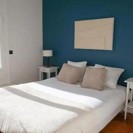 Montaigne Dream Duplex 4br 8p Triangle D'or Apartment Paris