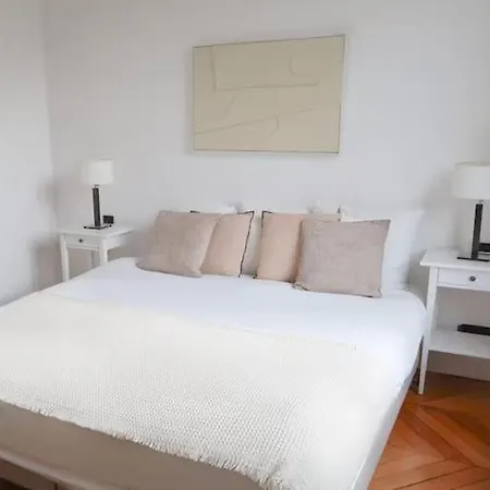 Apartment Montaigne Dream Duplex 4br 8p Triangle D'or