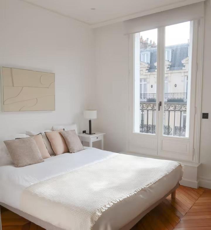 Montaigne Dream Duplex 4br 8p Triangle D'or Paris